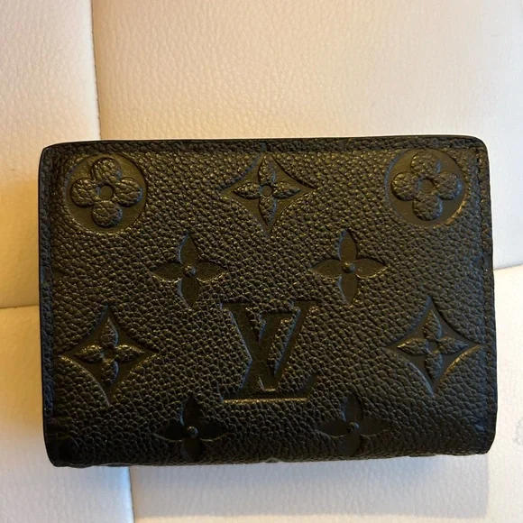 Brand New- Louis Vuitton Cléa Wallet - Full Set - Picture 2 of 11